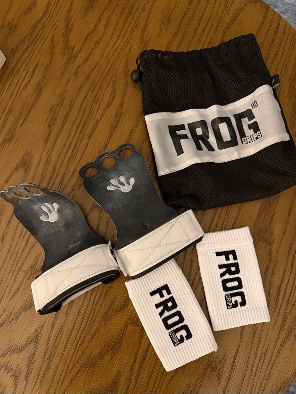 Frog Grips unisex White Workout Hand Grips with Wrist Wraps